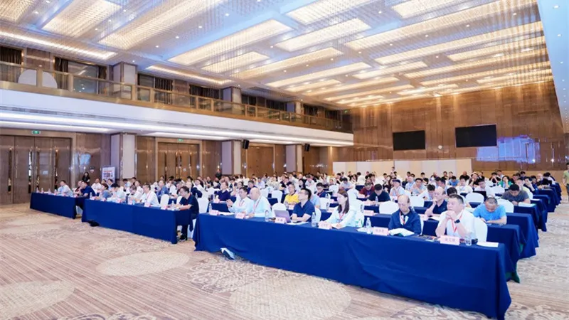 QGM світить на конференції з обміну 2025 року з комплексного використання типових твердих відходів у економічному поясі річки Янцзи та 7-ї технологічної конференції з виробництва та застосування перероблених матеріалів 