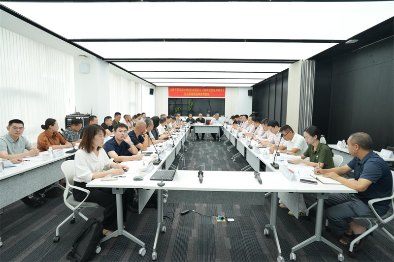 Від виробництва до «розумного» виробництва: QGM провів нараду експертів для перевірки галузевих стандартних проектів «Машина для формування цегли (дощок) у формі каменю» та «Форма для машини для формування блоків»