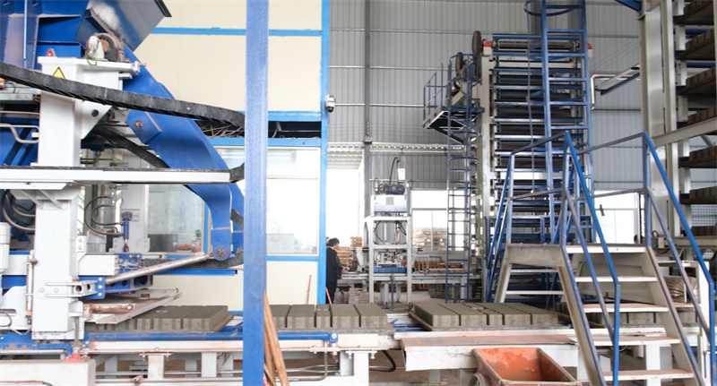 Одна машина, кілька блоків, енергозбереження та зменшення вуглецю, модель QGM Zenith 15 створює «модель QGM» екологічних будівельних матеріалів