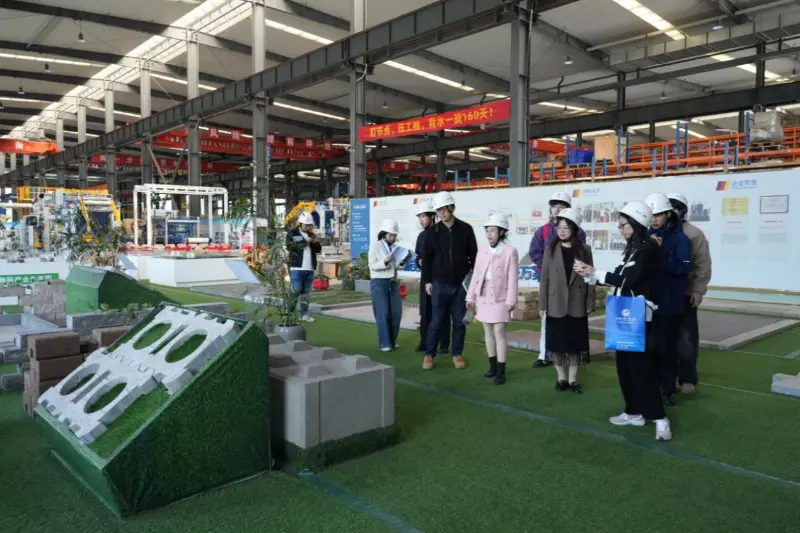 Зосереджуючись на потребах розвитку за кордоном, Quangong Machinery Co., Ltd. співпрацює з Фучжоуським університетом іноземних досліджень і торгівлі, щоб розвивати міжнародні таланти.